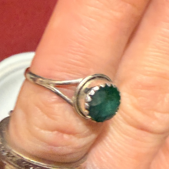 925 Sterling Silver Ring with natural Emerald Green Stone sz 6 1/2 - Picture 7 of 16
